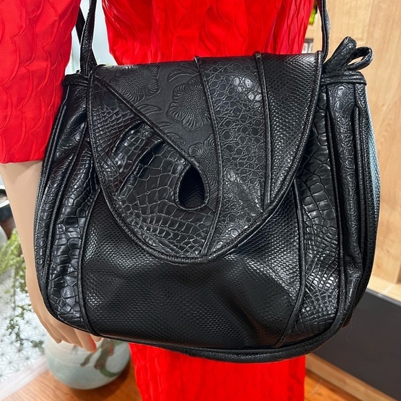 Elegant Black faux vegan leather embossed Textured crossbody bag Purse - Picture 4 of 9